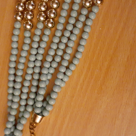16 in green and gold beaded necklace - Picture 4 of 8